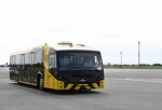 Новый перронный автобус за 22 миллиона начал подвозить омичей к самолетам