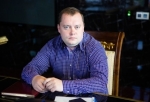Омского депутата Васильева пытались снять с выборов за подаренные избирателям урны и волейбольную сетку