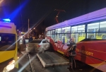 В Омске пьяный водитель ВАЗа устроил ДТП с иномаркой и трамваем — есть пострадавшие