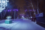«Носятся по пруду и пешеходным дорожкам»: В омском парке 30-летия ВЛКСМ обнаружили нелегальный прокат на снегоходах