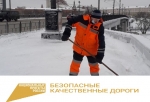 В Омске дорожные службы устраняют последствия снегопада