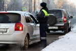 В Омской области пьяный водитель протащил полицейского по дороге и избил (видео)