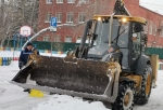 Омичам напоминают вовремя вывозить снег с территорий частных домов во избежание подтопления
