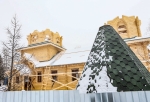 Омский митрополит освятил купола нового храма, который построили за 11 миллионов рублей в сквере Молодоженов