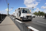 В Омске поймали водителя маршрутки, который выехал на встречку и на красный одновременно