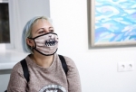 Сотрудникам омской сети магазинов разрешили снять маски лишь через месяц после их официальной отмены  