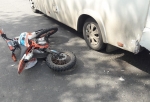В Омске подросток на мопеде врезался в маршрутку с пассажирами