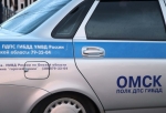 Омским полицейским пришлось стрелять по колесам машины, которой управлял пьяный водитель (Видео)
