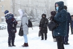 Омичи пожаловались на долгое ожидание автобуса при морозе в -25