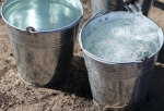 Омскую сельскую администрацию обязали обеспечить жителей водой — до этого они набирали ее в реке