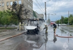 В Омске пожар из-за горевшей «Газели» повредил киоск