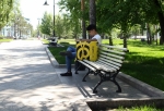 Неизвестные сломали на «Московке-2»  новые скамейки — полиция проводит проверку