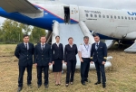 Публикуем первое фото экипажа самолета, летевшего в Омск, после аварийной посадки в поле: что о них известно (Обновлено)