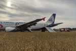Среди пассажиров самолета Сочи — Омск, экстренно севшего в поле, была беременная женщина