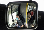 «Невозможно втолкаться в транспорт» — омичи снова жалуются на переполненные автобусы