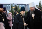 Новый омский митрополит Дионисий провел первый молебен в Успенском соборе