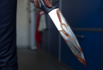 В Омской области 18-летнего парня ранили ножом на дне рождения друга