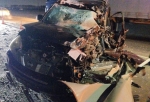 Машина вдребезги: на омской трассе в аварии легковушки с фурой серьезно пострадал водитель