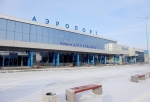 Медленные пассажиры и работа деайсеров: в омском аэропорту назвали главные причины задержки рейсов