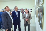 Спикер омского Заксобрания Артемов посетил фотовыставку «Забвению не подлежит»