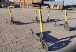 В Омске начали создавать перечень официальных парковок для электросамокатов