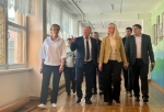 Депутат Оксана Фадина контролирует подготовку к ремонту школ в Любинском районе