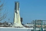 В Омской области на водонапорной башке образовался 20-метровый ледяной столб