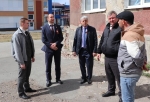 Сенатор Дмитрий Перминов проверил капремонт Черлакской школы