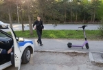 Омич на электросамокате сбил двух маленьких детей