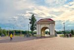 Возле Омской крепости строят площадку для исторических реконструкций