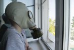 «Как в газовой камере»: омичи массово жалуются на удушающий запах 