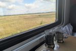 В Омской области в августе подешевел проезд в поезде и отдых на море