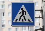 В Омске на пешеходном переходе сбили 14-летнюю девочку