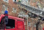 Во время пожара в омской пятиэтажке пострадал хозяин квартиры