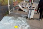 Вандалы разгромили остановку на проспекте Королева в Омске