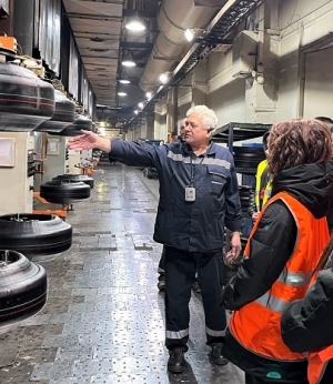 Омские студенты в рамках «Недели без турникетов» познакомились с производством шин