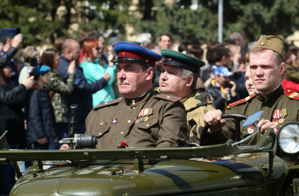 Праздник со слезами на глазах: 9 мая в Омске прошел парад в честь Дня Победы