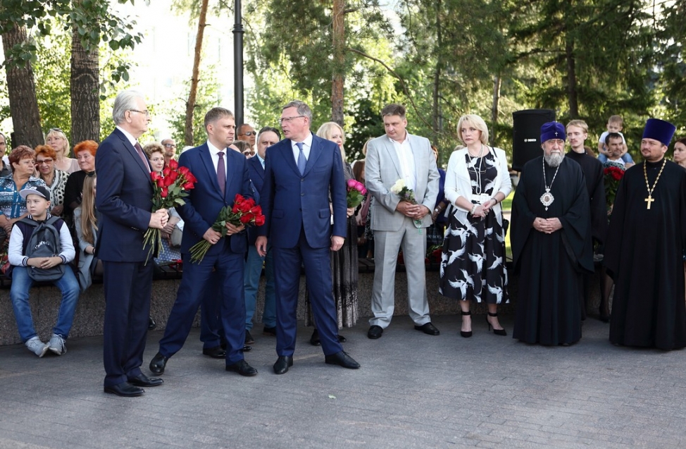 Памятник михаилу ульянову в москве