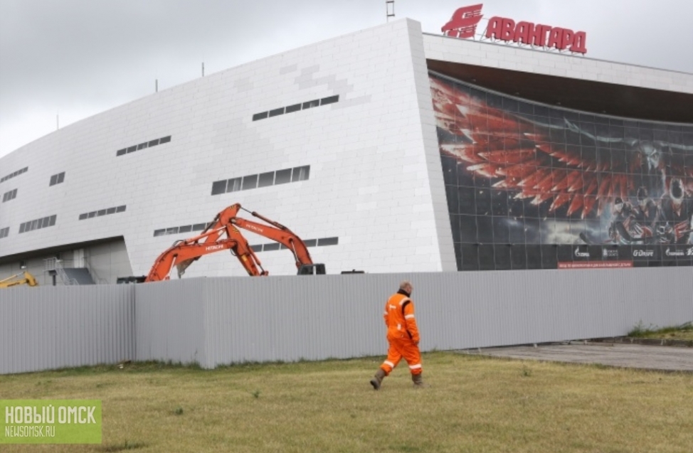 «Прощай, Арена!»: в Омске начали разбирать легендарное сооружение (фото)