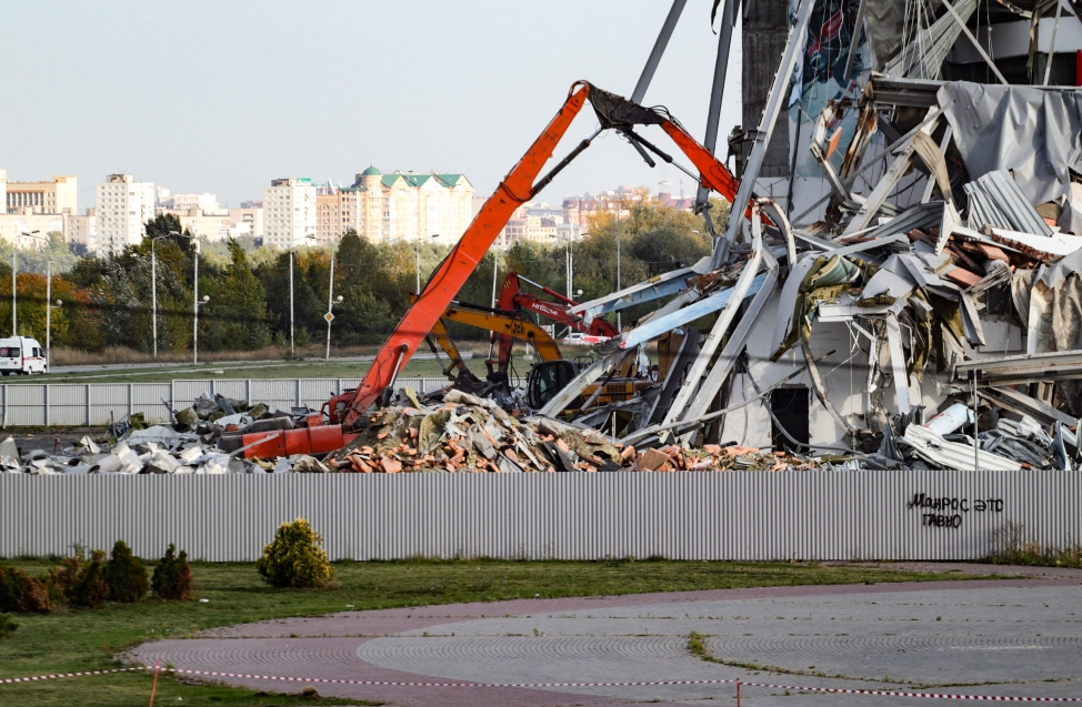 «Арену Омск» почти сровняли с землей — здание доживает последние дни (фото)