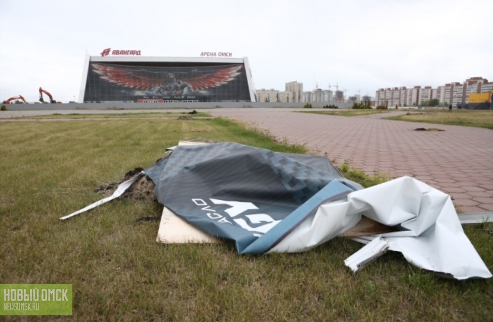 «Прощай, Арена!»: в Омске начали разбирать легендарное сооружение (фото)