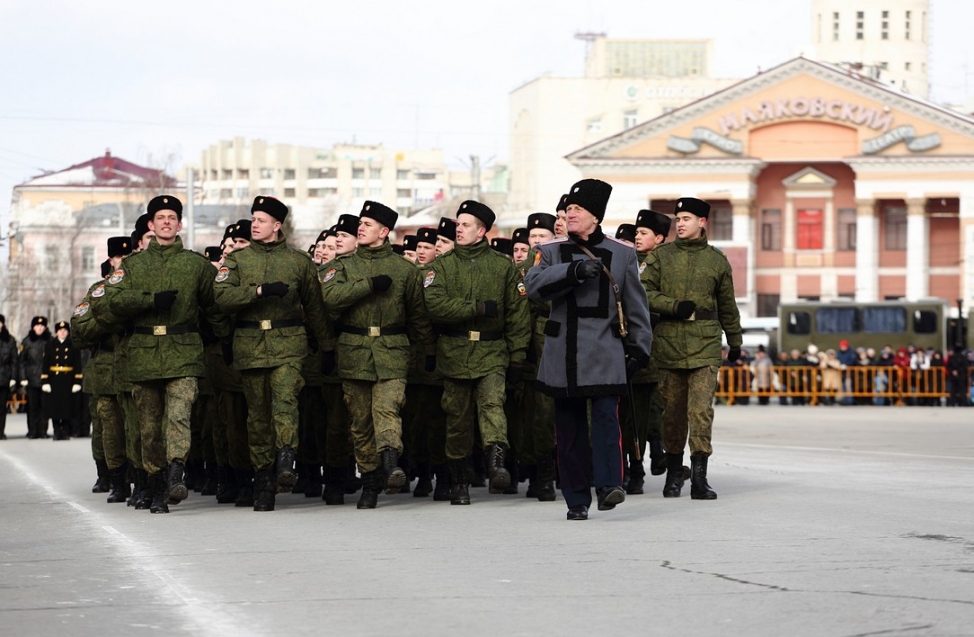 В Омске прошел парад в честь Дня защитника отечества