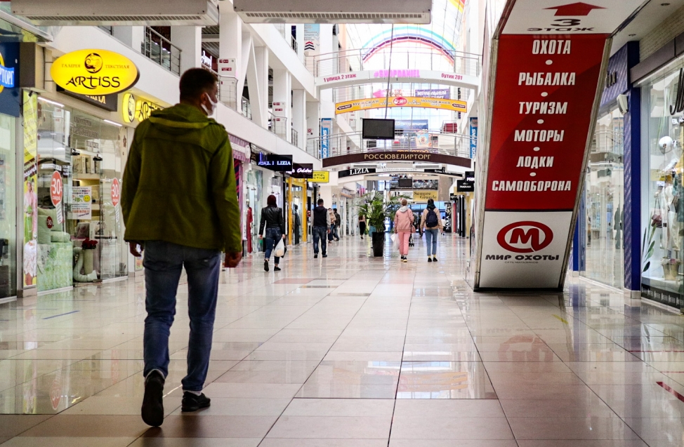 Два месяца без офлайн-шопинга: в Омске открылись торговые центры (ФОТО)