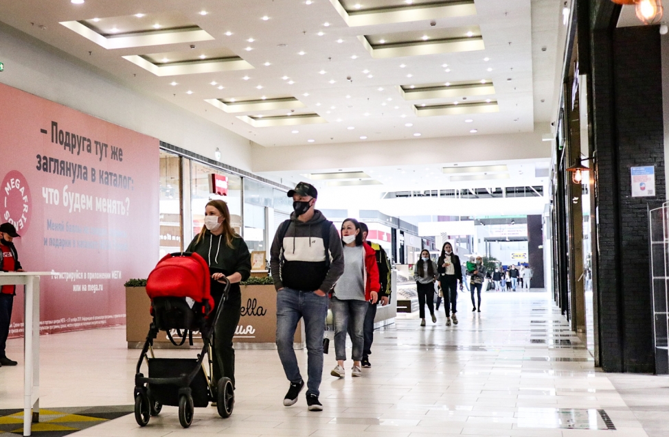 Два месяца без офлайн-шопинга: в Омске открылись торговые центры (ФОТО)