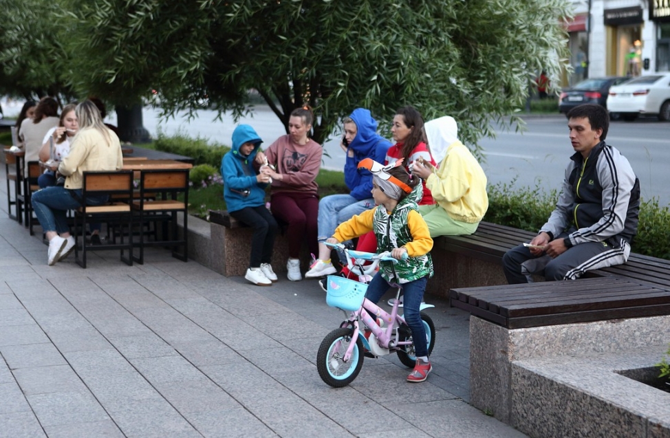 Центр Омска ожил - в городе открылись летние веранды ресторанов