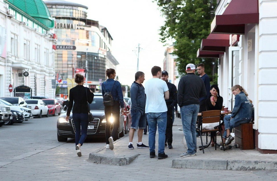 Центр Омска ожил - в городе открылись летние веранды ресторанов