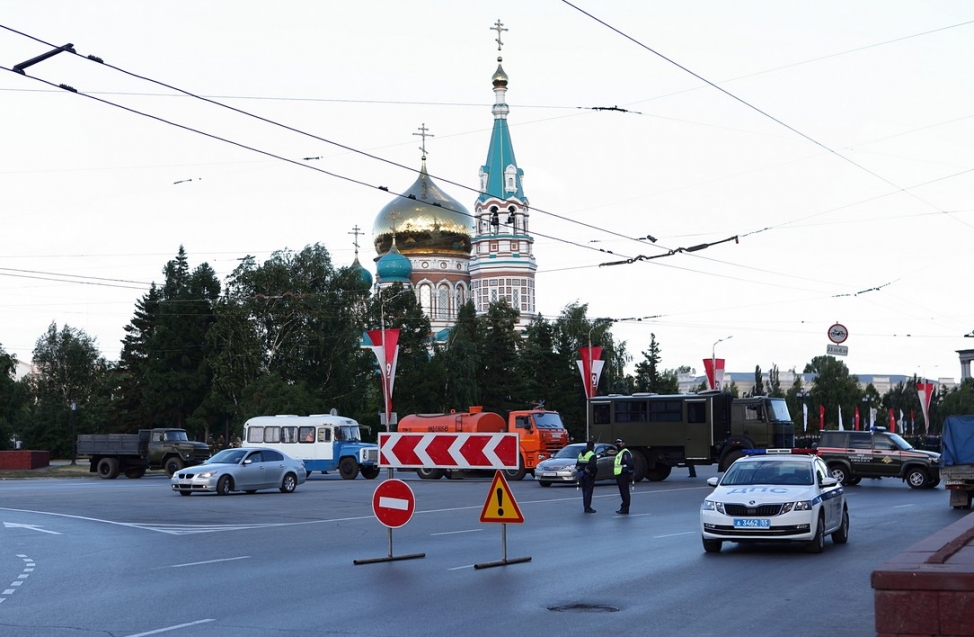 В масках, но без дистанции - в Омске отрепетировали парад Победы