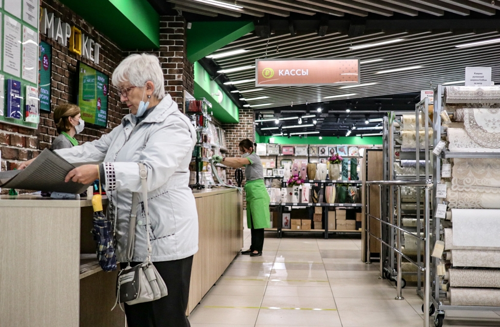 Два месяца без офлайн-шопинга: в Омске открылись торговые центры (ФОТО)