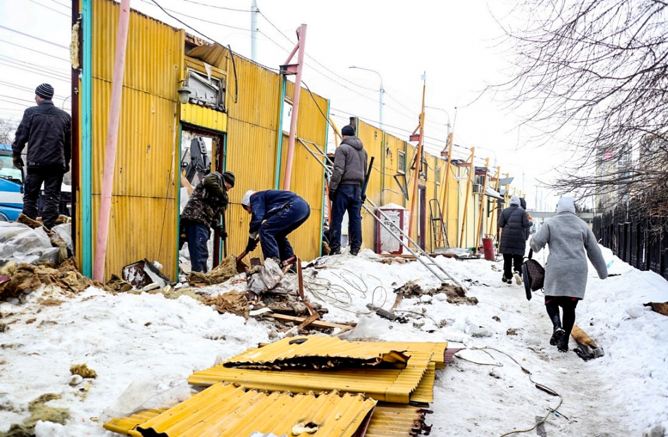 Что нам стоит ТОК построить: на остановке «Городок Водников» снесли старые киоски ради нового павильона