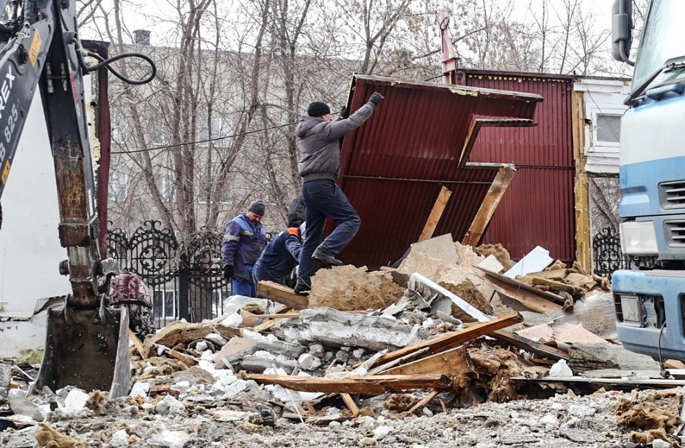 Что нам стоит ТОК построить: на остановке «Городок Водников» снесли старые киоски ради нового павильона